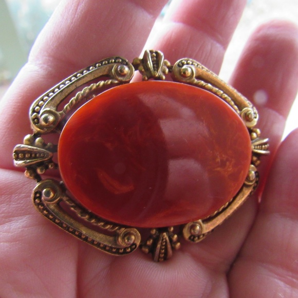 1950s Gold Plated BAKELITE Brooch - Picture 4 of 4